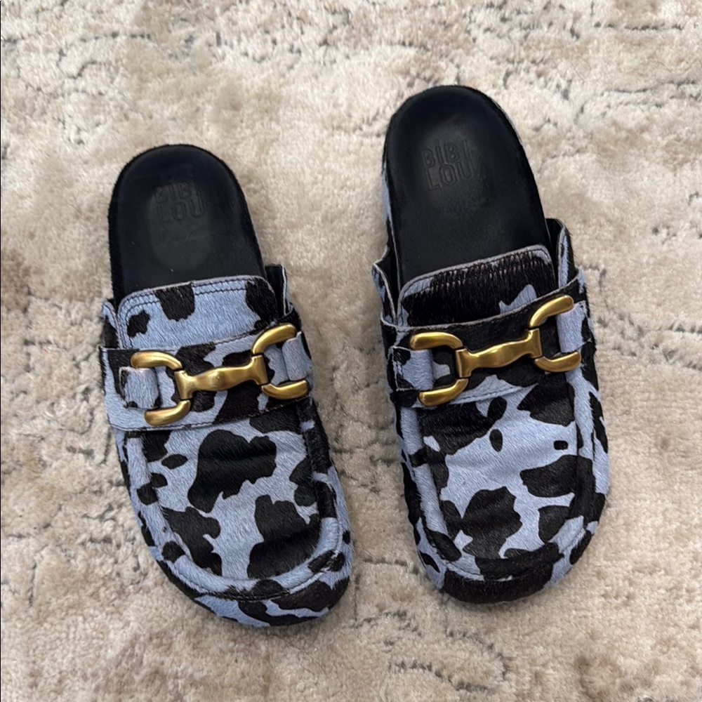 Black and White Patterned Loafers with Gold Accent